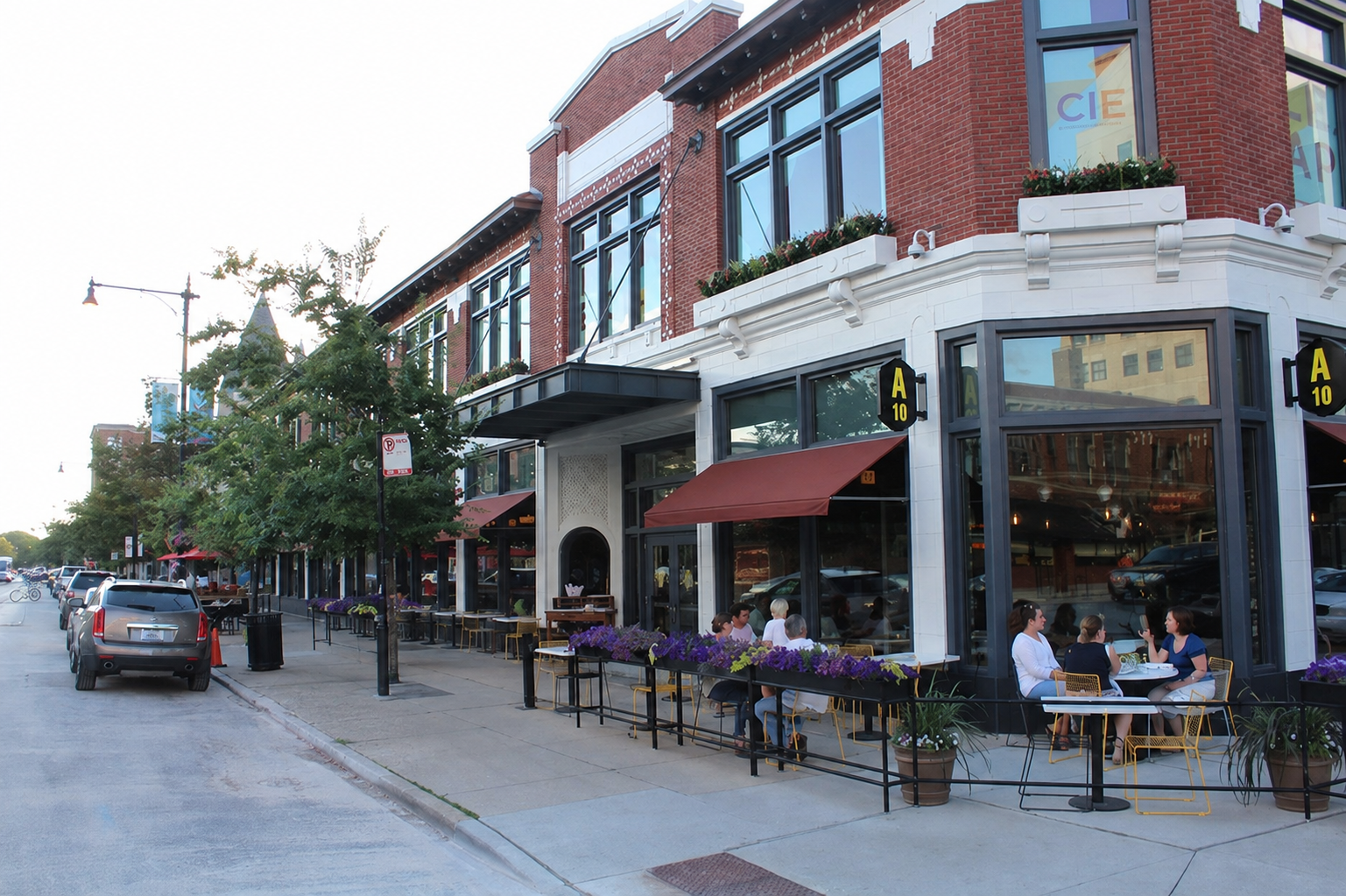 53rd Street, the neighborhood of Kenwood Academy